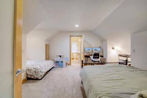 Suite for guests or office space!