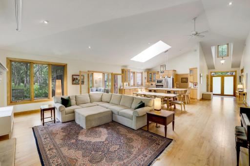 Open floor plan is great for entertaining!