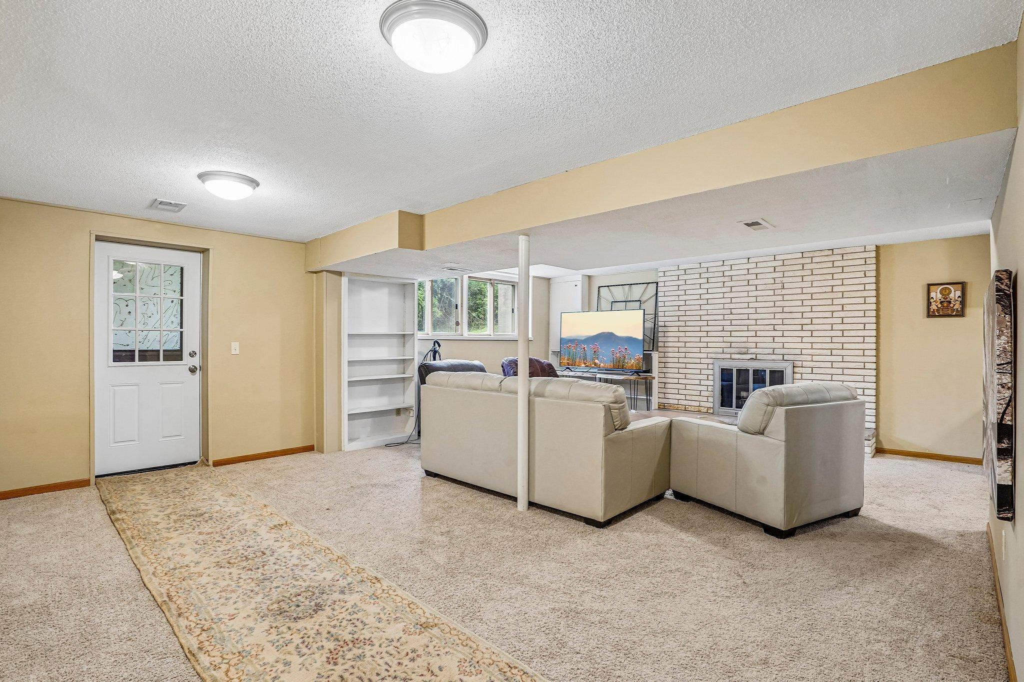 42-web-or-mls-Saint Croix Cir-S0108-042.jpg