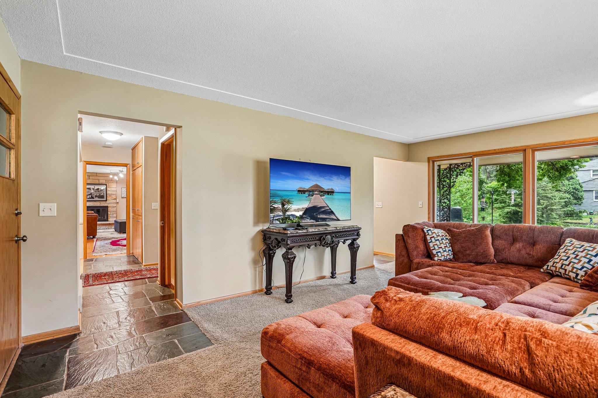 12-web-or-mls-Saint Croix Cir-S0108-012.jpg