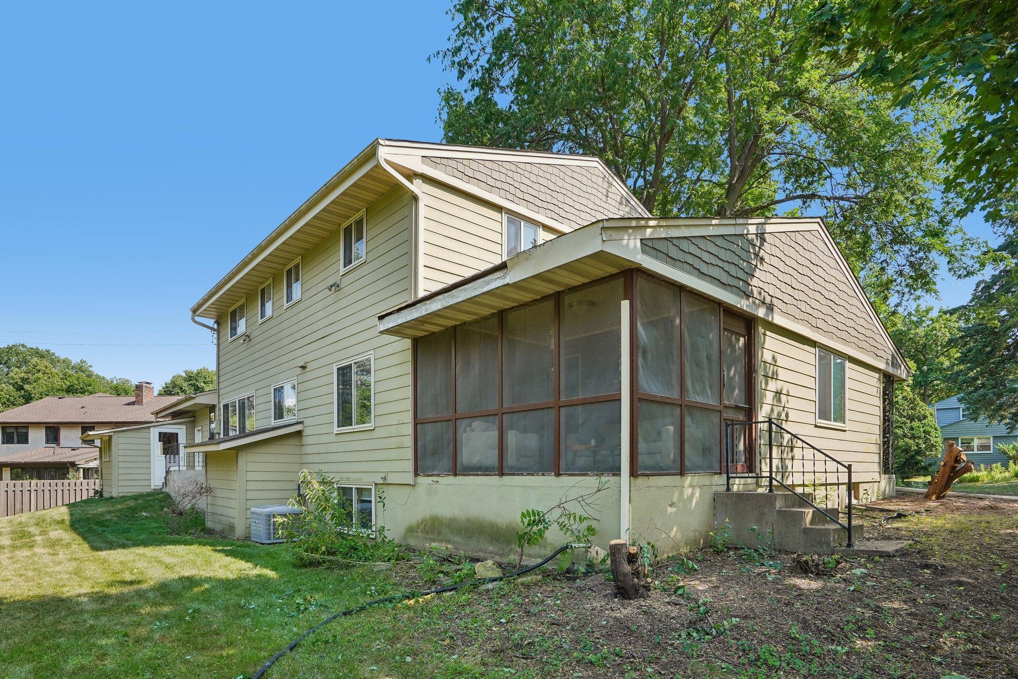 61-web-or-mls-Saint Croix Cir-S0208-1-008.jpg