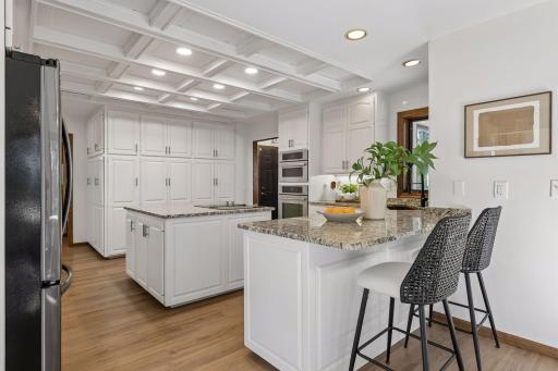 Extra counter style eat in dining area