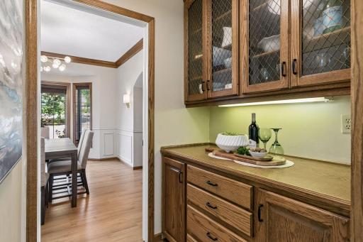 Butler's pantry, beverage area or coffee bar spot