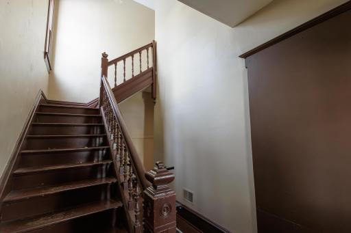Front Entryway Leads to Private Entrances