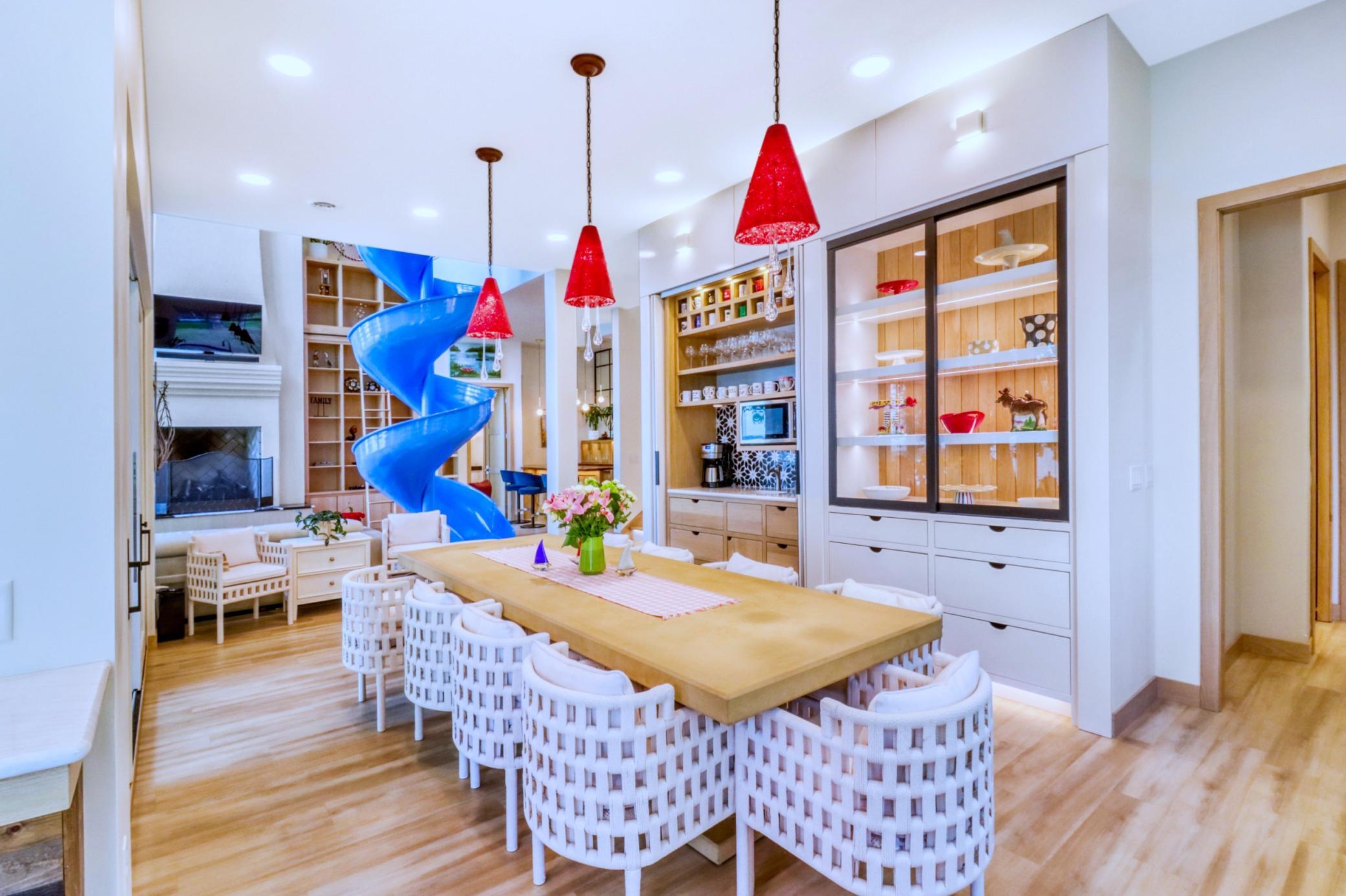 Dining1_2.jpg
