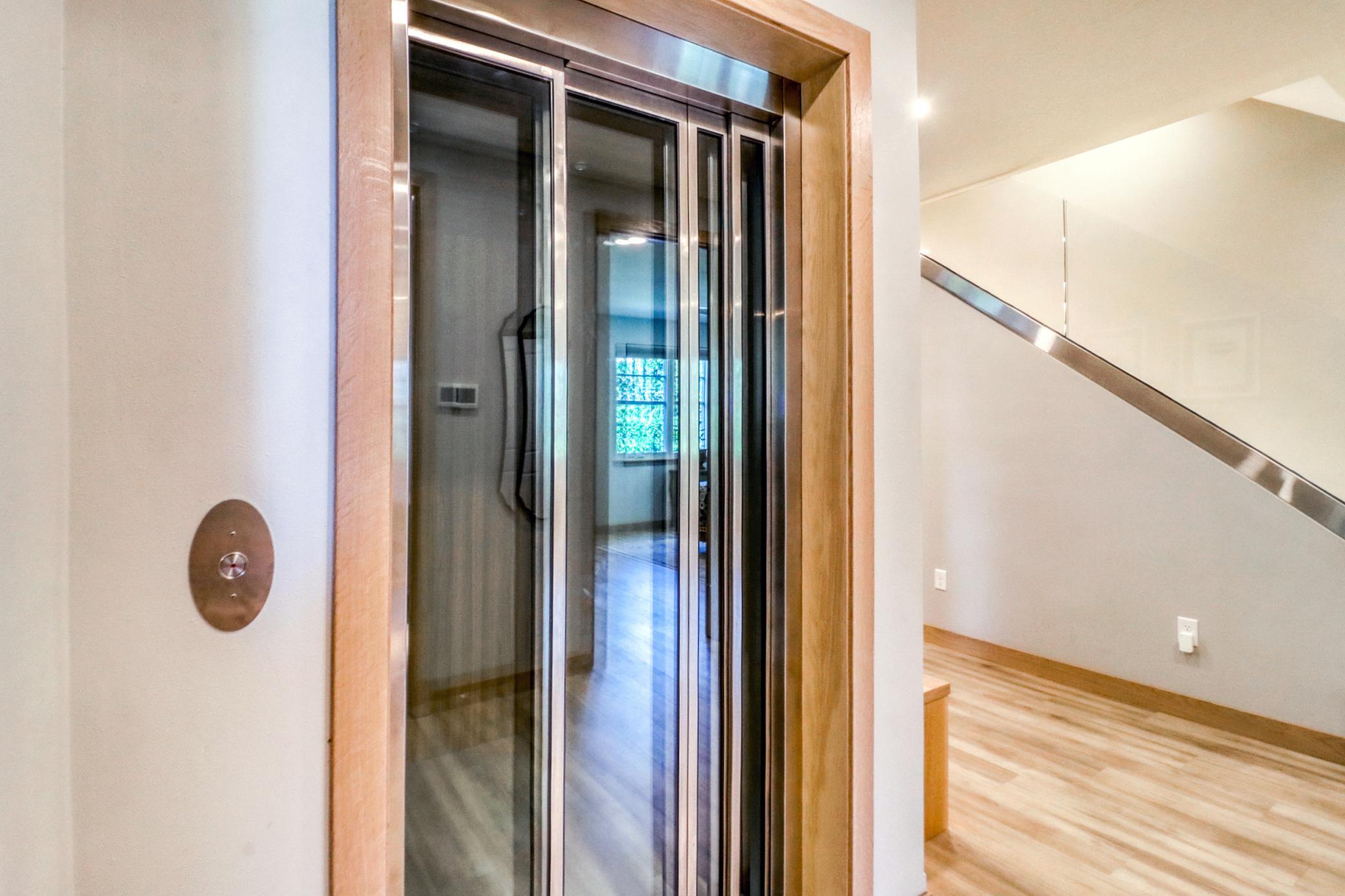 Elevator1_1.jpg