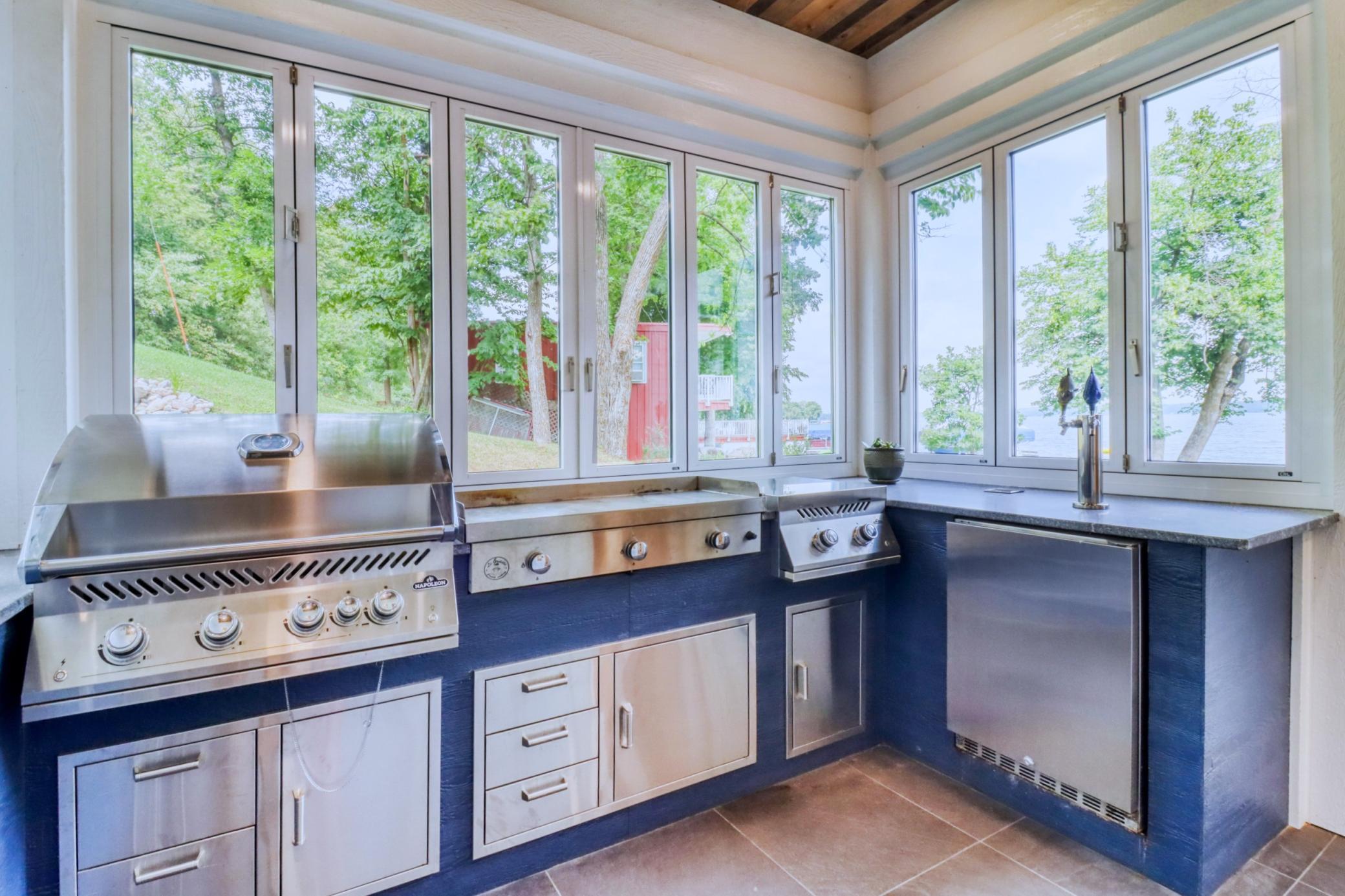 Outdoor Heated Grilling Kitchen1_1.jpg