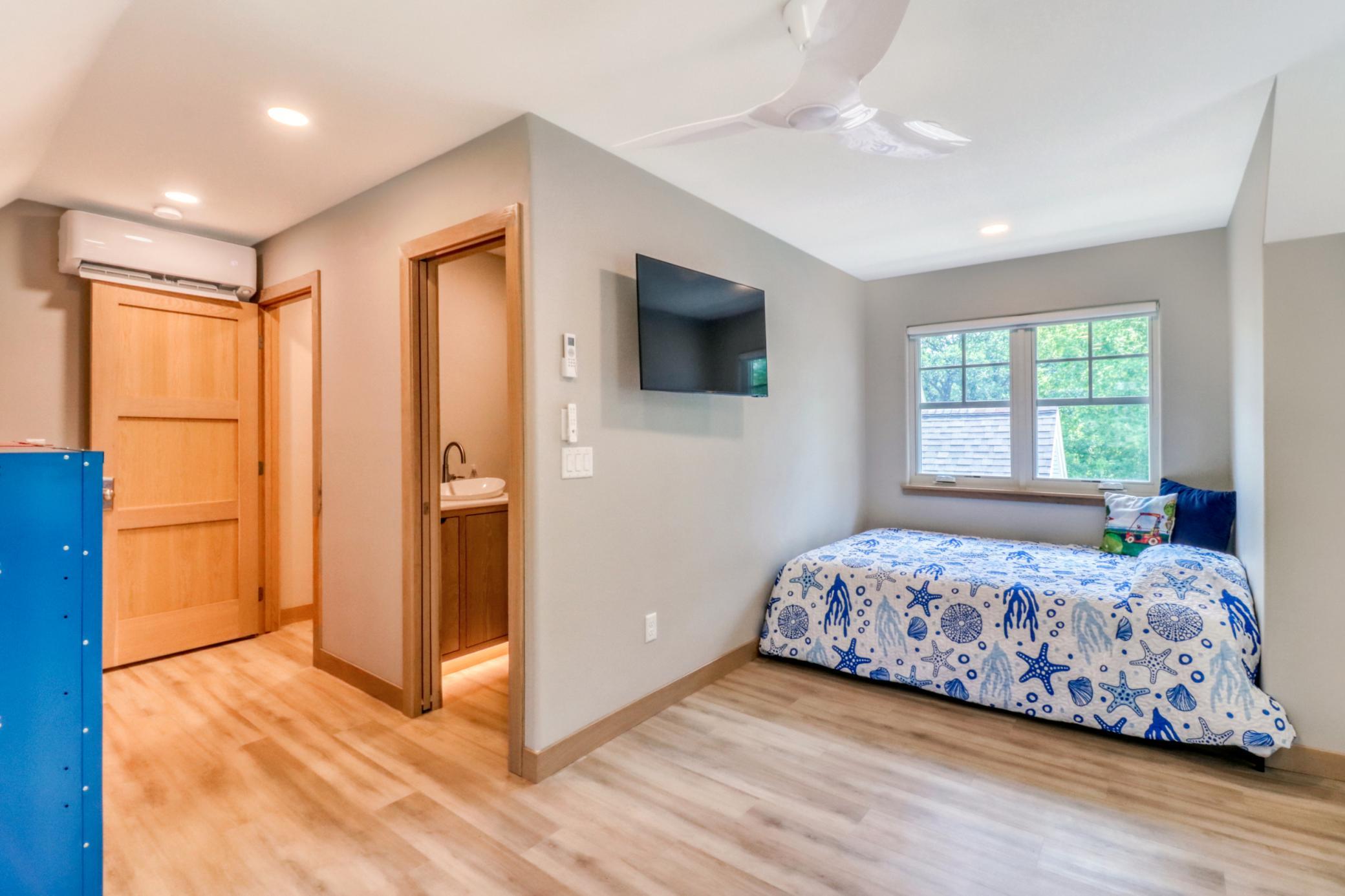 Upstairs Bedroom 6 1_1.jpg