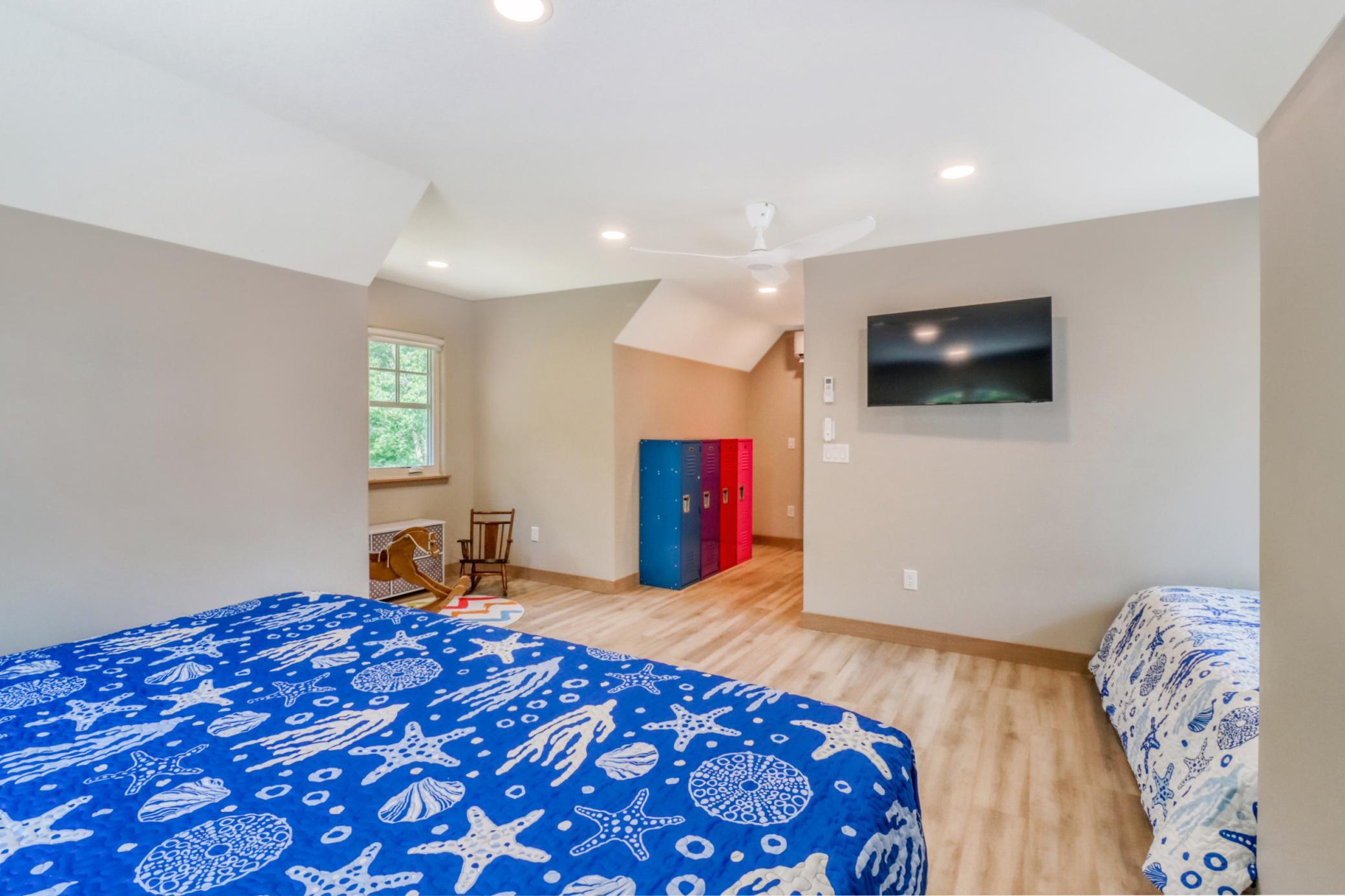 Upstairs Bedroom1_4.jpg