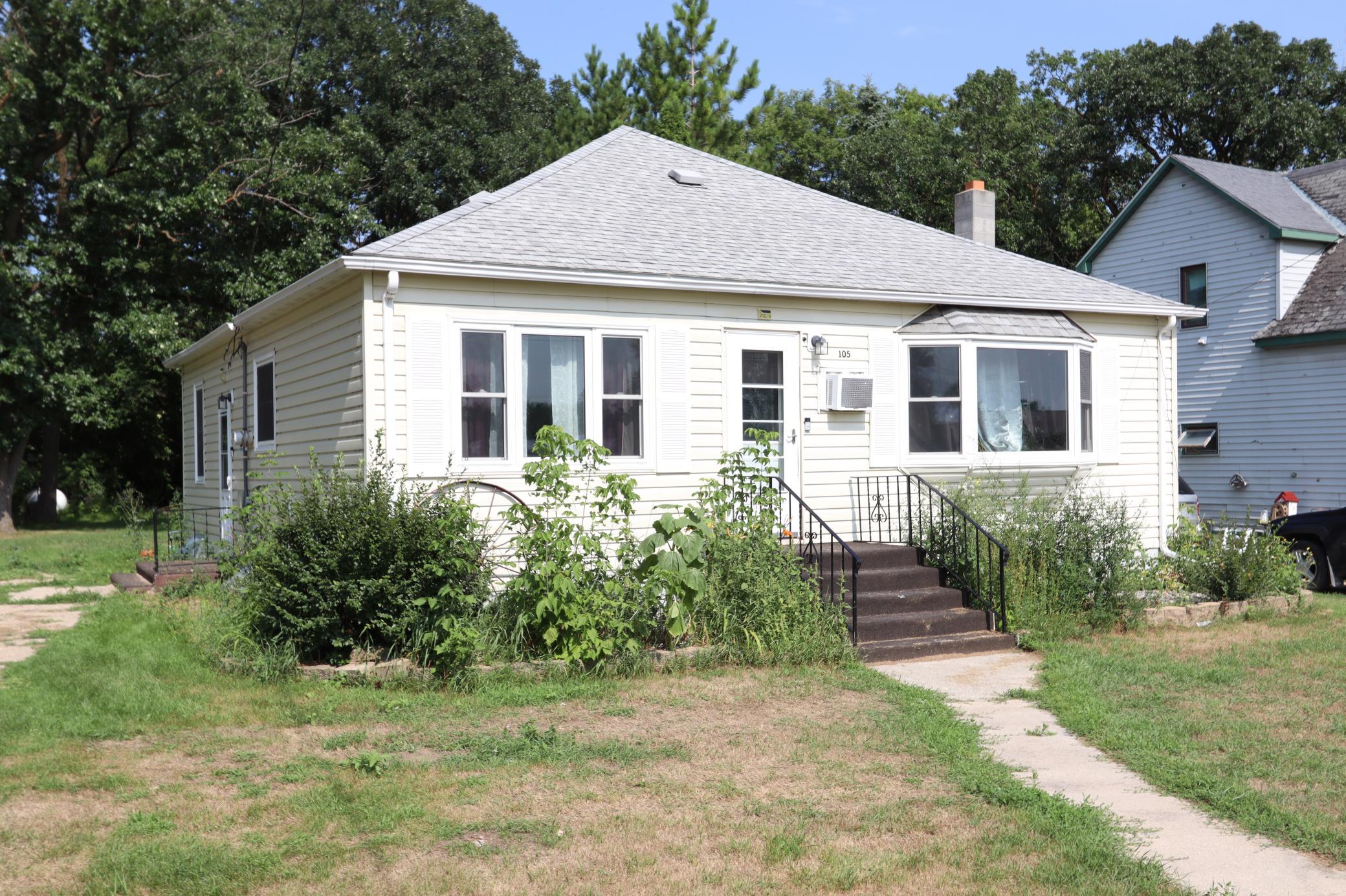 105 Atlantic Avenue E, Badger, MN 56714