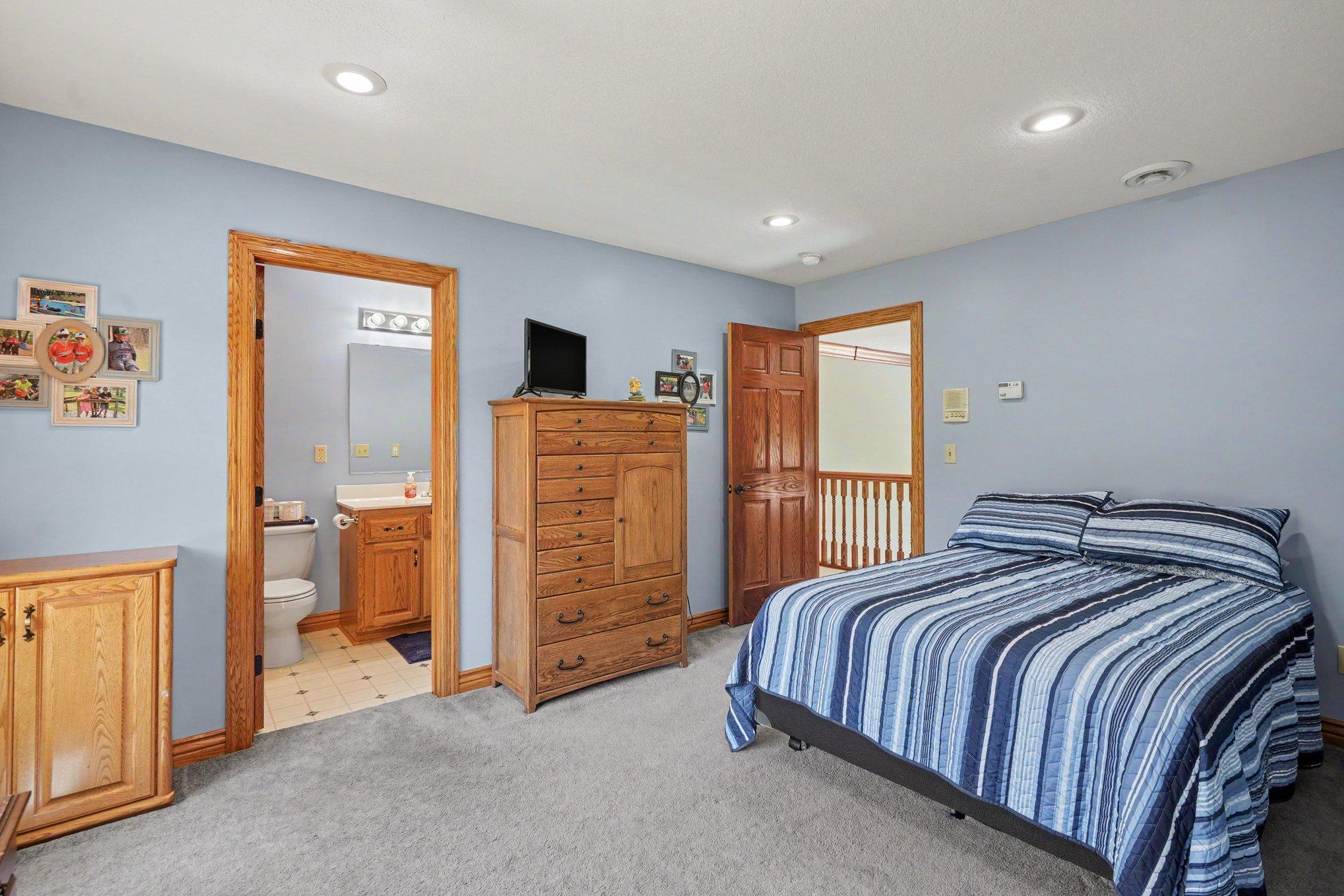 A spacious upper-level bedroom offers the convenience of a private en-suite bath, generous proportions and plenty of natural light. The flexible layout provides comfortable space for family, guests or extended stays.