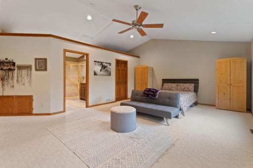 7020 Beacon Circle, Eden Prairie, MN 55346