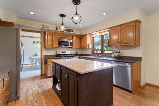 7020 Beacon Circle, Eden Prairie, MN 55346