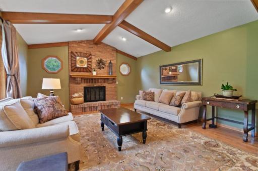 7020 Beacon Circle, Eden Prairie, MN 55346