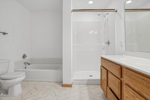 Spacious bathroom with seperate shower & tub