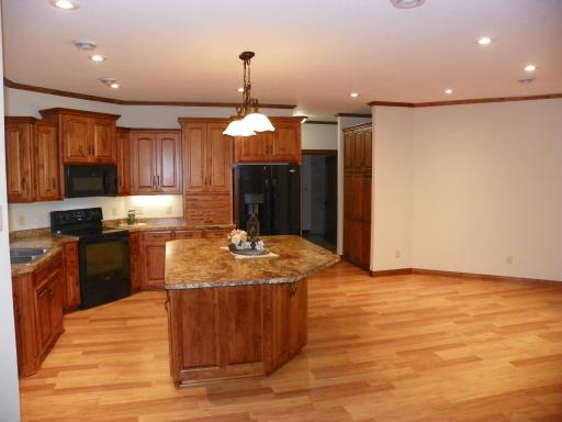471 Coleman Ave E 035.JPG