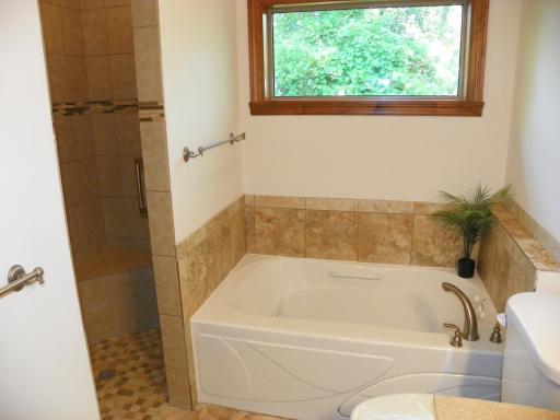 471 Coleman Ave E 045.JPG