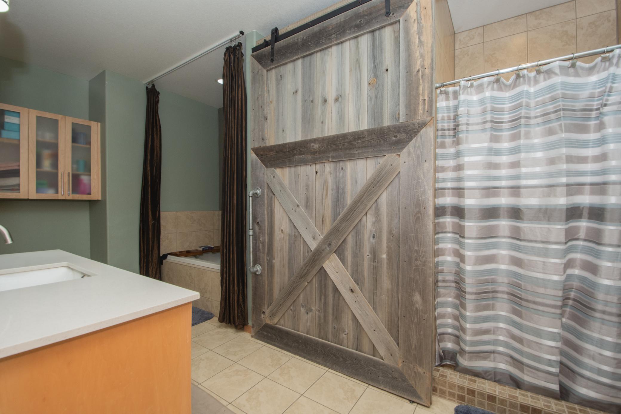 hollywood bath-tiled shower
