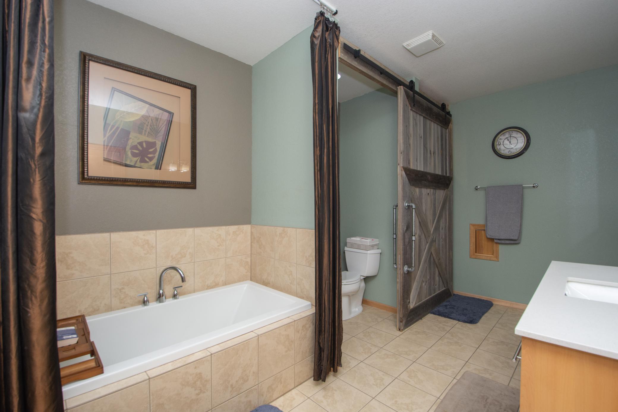 hollywood bath