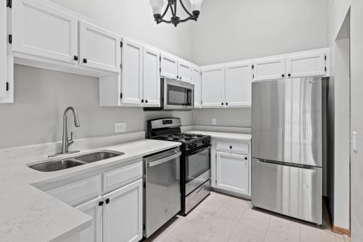 1048 Aston Cir, Burnsville, MN-9.jpg