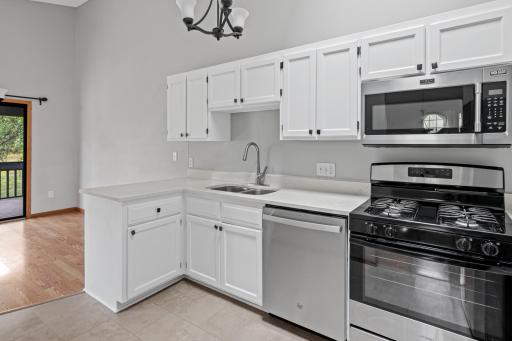 1048 Aston Cir, Burnsville, MN-10.jpg
