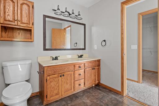 1048 Aston Cir, Burnsville, MN-22.jpg