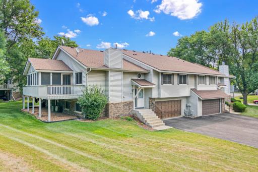 1048 Aston Cir, Burnsville, MN-25.jpg