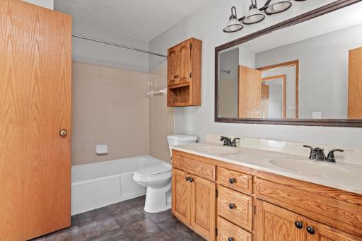 1048 Aston Cir, Burnsville, MN-15.jpg