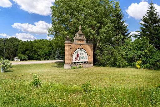 709 Highland Circle, Jordan, MN 55352