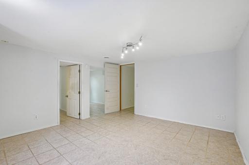 27-web-or-mls-Lead St-S0208-027.jpg