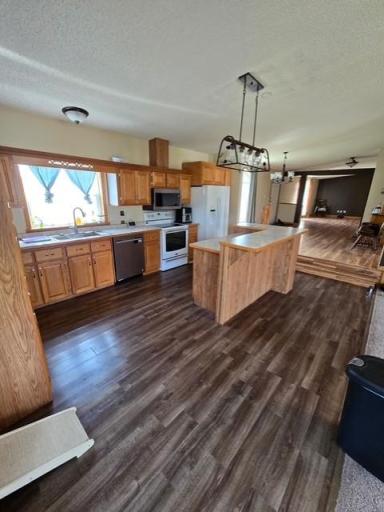 Kitchen 2.jpg