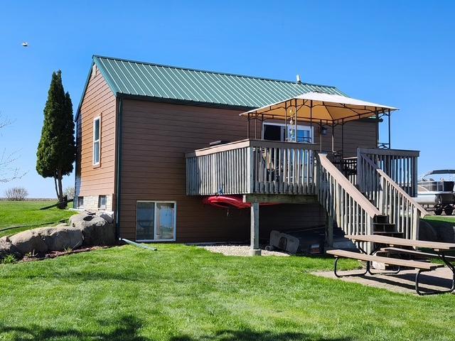 Back of cabin with canopy.JPG