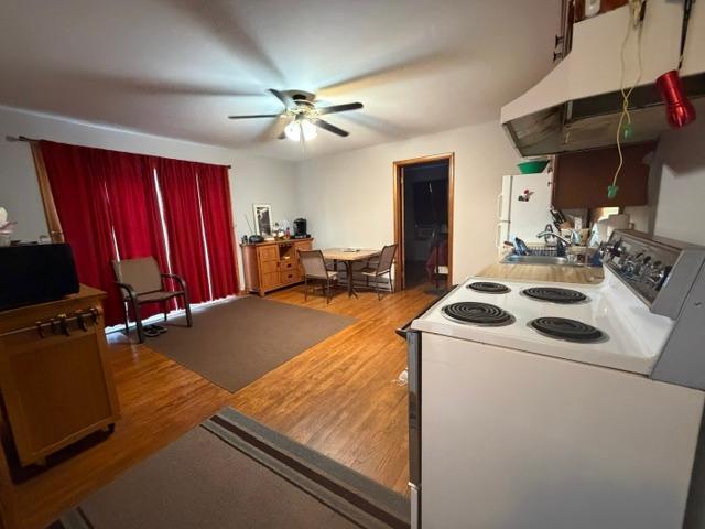 Kitchen dining area.JPG