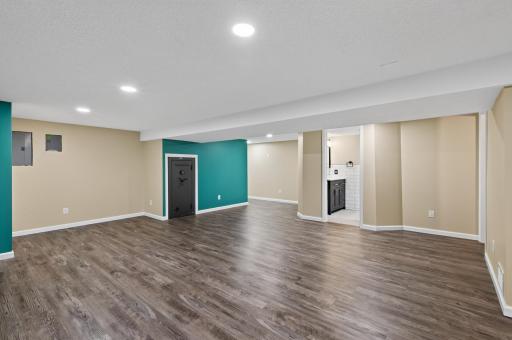 2051 Deerwood Lane NE, East Bethel, MN 55092