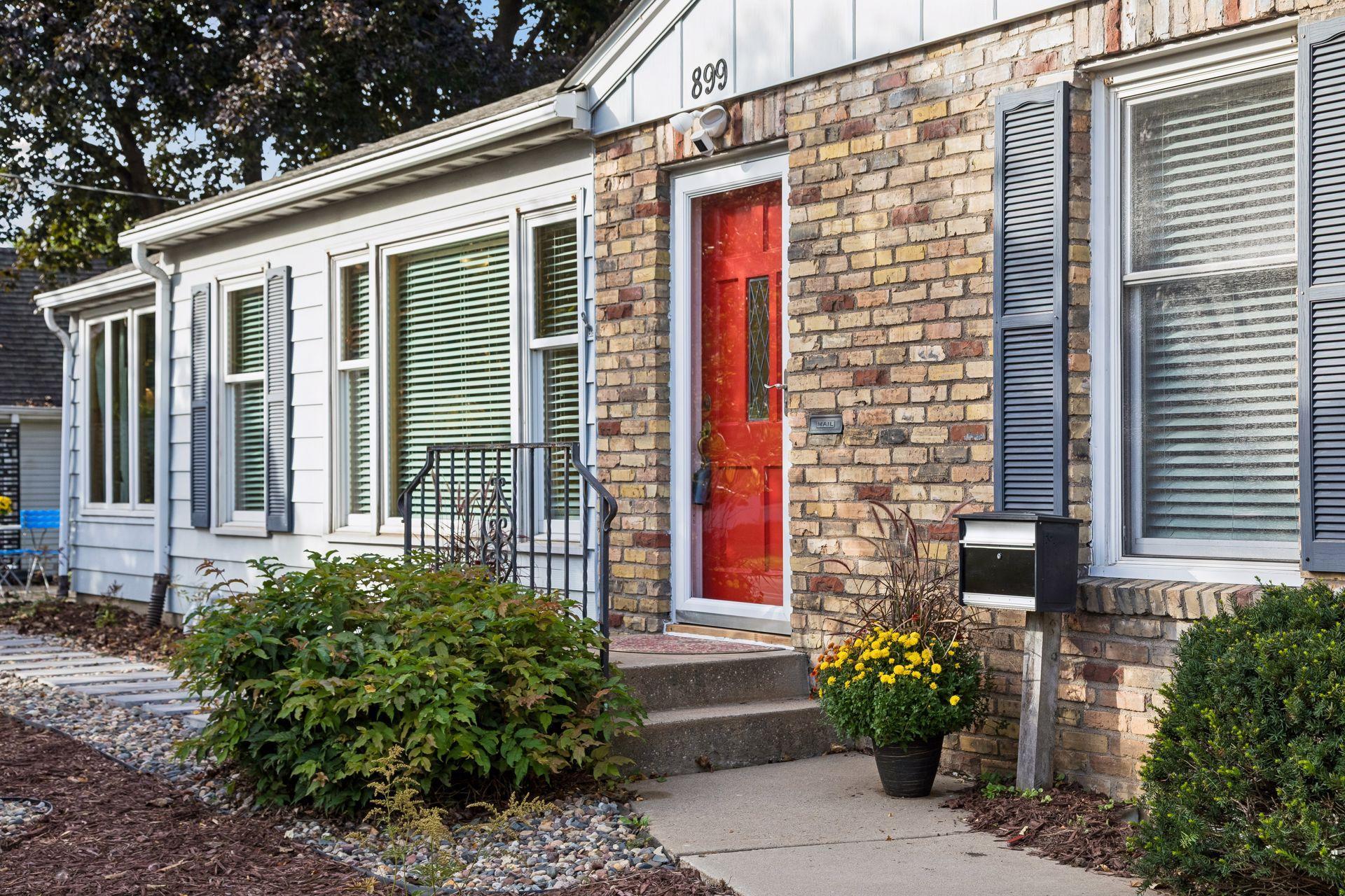 Welcome to 899 Fairview Avenue South