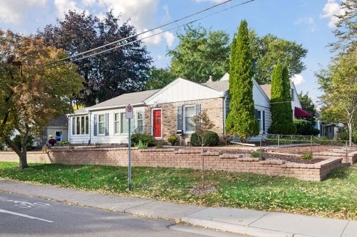 899 Fairview Avenue S, Saint Paul, MN 55116
