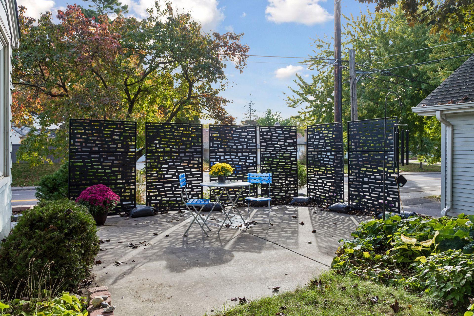 Side yard patio