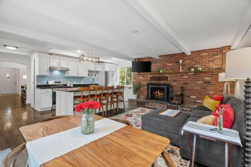 832 Lovell Avenue W, Roseville, MN 55113