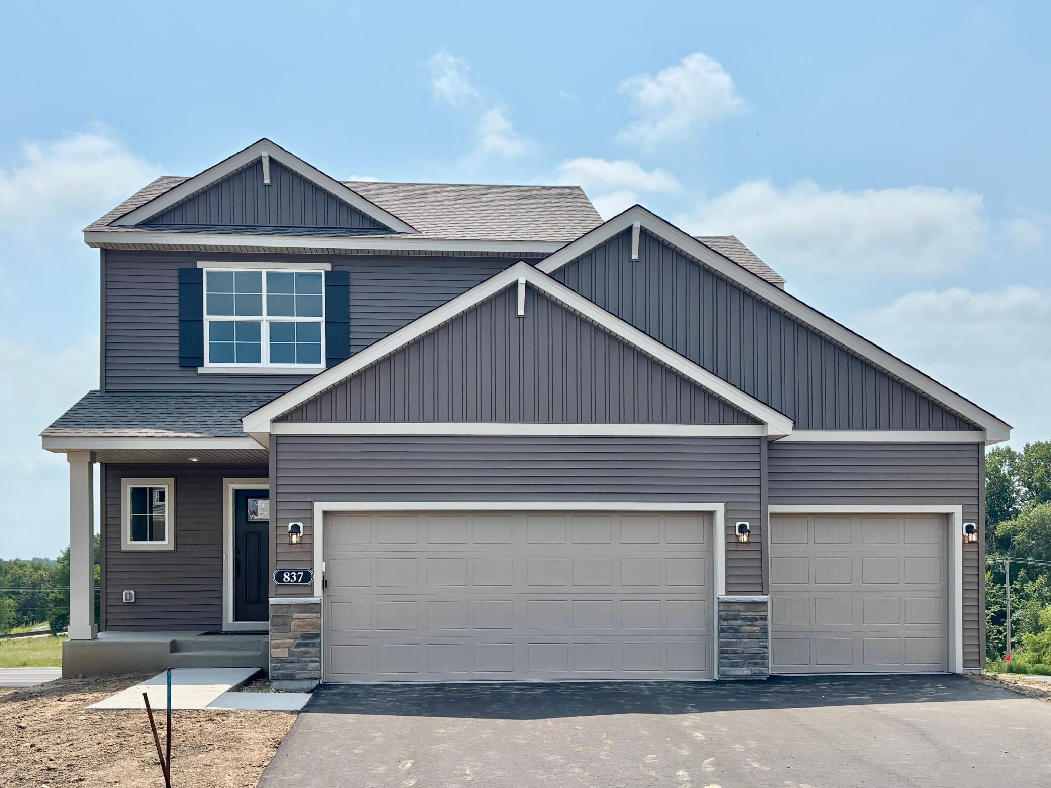 The Hillcrest at 837 Walnut Grove Lane in Oakview Ridge!