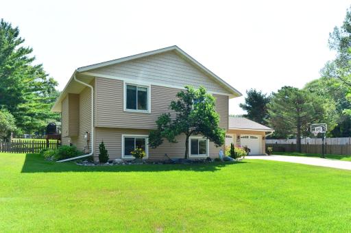 17400 Barrington Court, Minnetonka, MN 55345