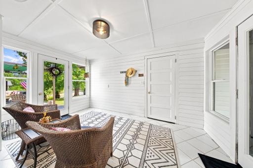 Enclosed breezeway/Sitting room