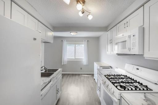 12217 Drake St NW - Web Quality - 008 - 08 Kitchen.jpg