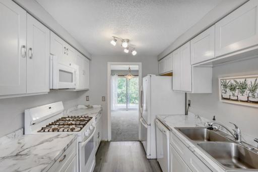 12217 Drake St NW - Web Quality - 009 - 09 Kitchen.jpg