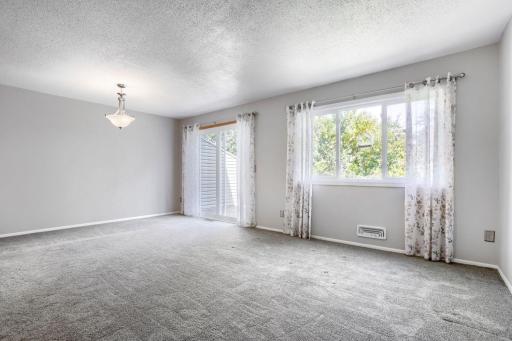 12217 Drake St NW - Web Quality - 013 - 13 Family Room.jpg