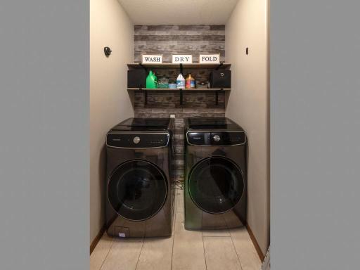 Laundry: Wifi enabled W/D