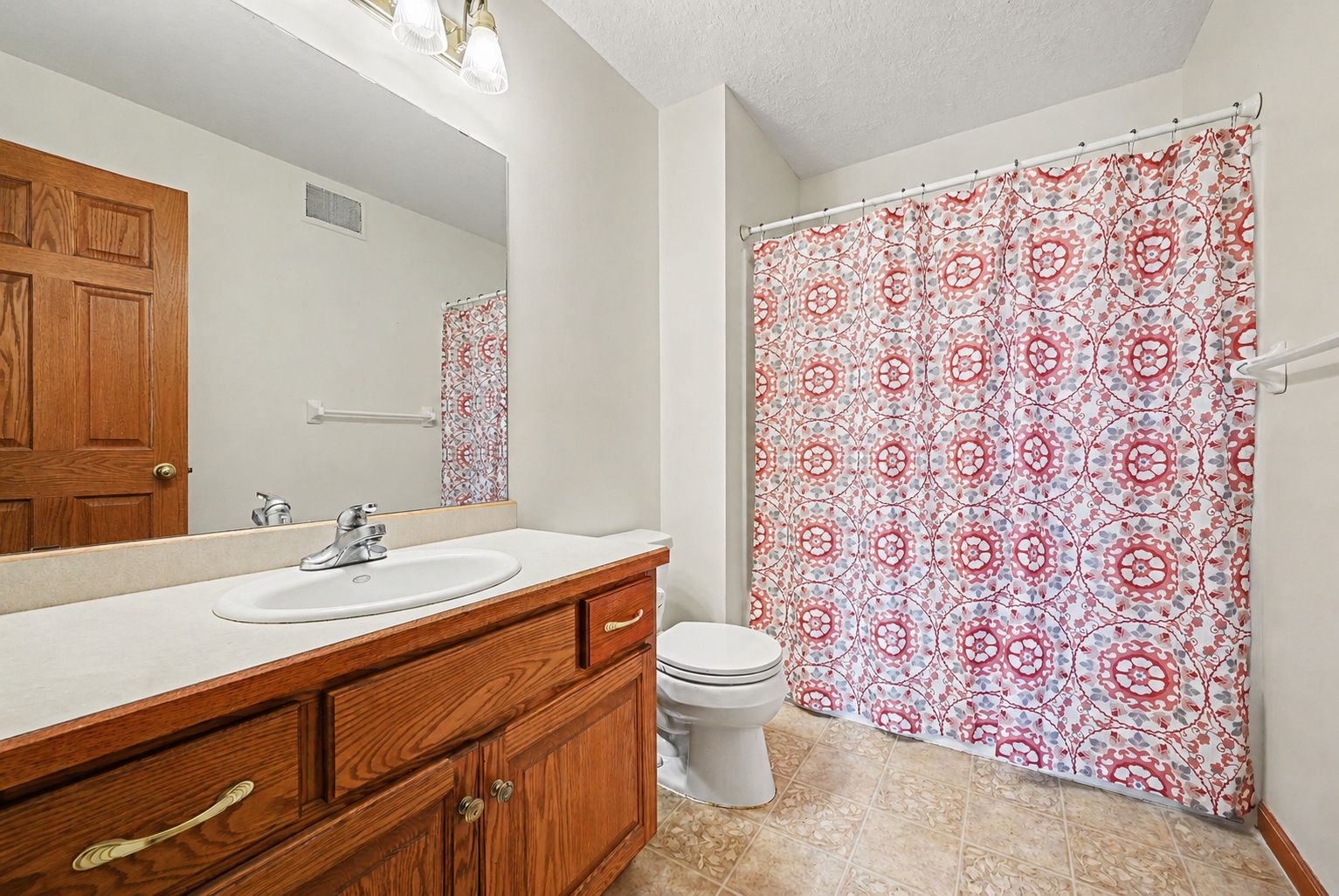 Private primary ensuite featuring a full bath with tub/shower combination.