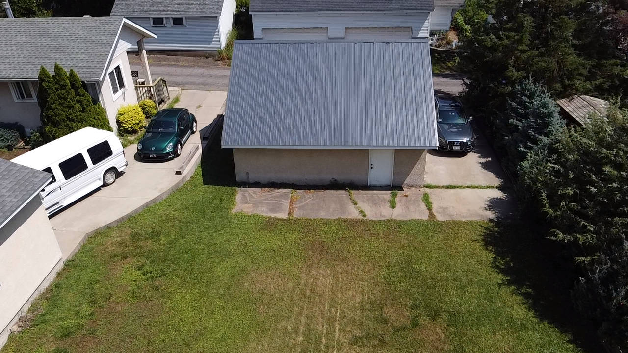 A 3-car garage (25 ft x 23.5 ft) sits at the rear of the lot.