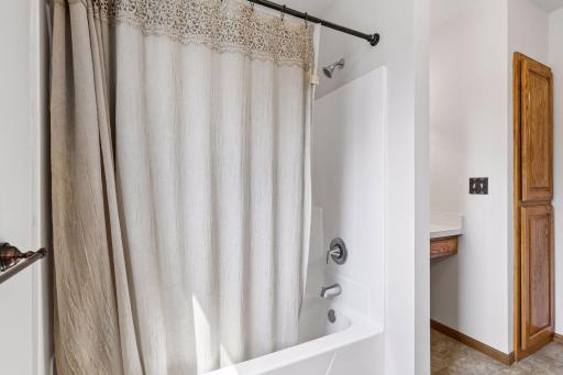 Full bath Shower/Tub