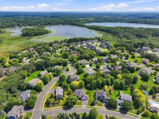 6865 Sapphire Lane, Chanhassen, MN 55317