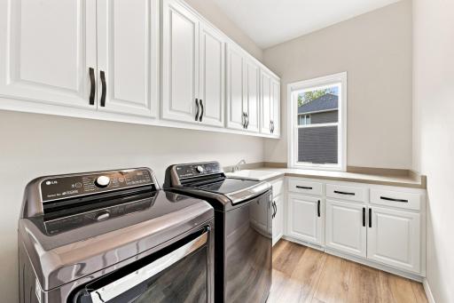 6865 Sapphire Lane, Chanhassen, MN 55317